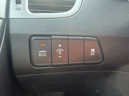 Used 2014 Hyundai Elantra w/ Option Group 2 FWD image 19