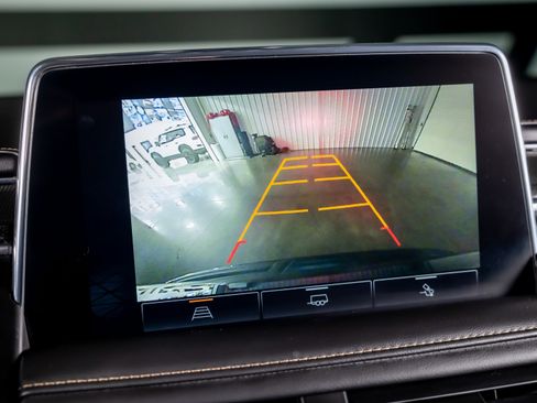 Used 2022 GMC Yukon AT4 w/ Max Trailering Package image 11