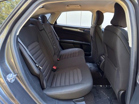 Used 2019 Ford Fusion SE image 32