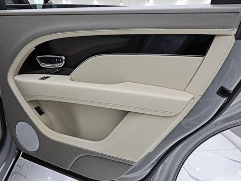 Used 2024 Bentley Bentayga Extended Wheelbase AWD/4WD image 48
