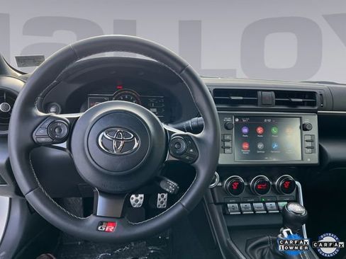 Used 2025 Toyota GR86 Premium w/ Performance Package image 12