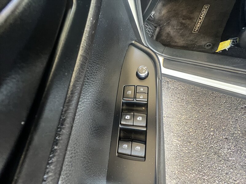 Used 2014 Toyota Highlander Plus FWD image 21