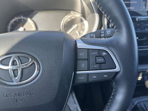 Used 2022 Toyota Highlander Limited image 19