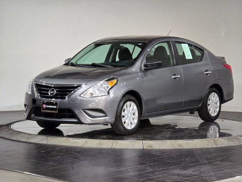 Used 2018 Nissan Versa SV image 5