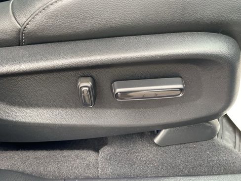 Used 2022 Honda CR-V Touring image 11