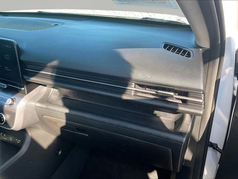 Used 2024 Hyundai Kona SE image 28