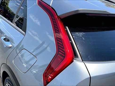 Used 2023 Kia Niro SX Touring FWD image 23