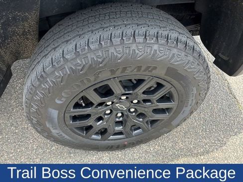 Used 2023 Chevrolet Colorado Trail Boss AWD/4WD image 8