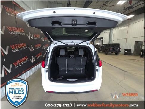 New 2026 Chrysler Voyager LX image 6