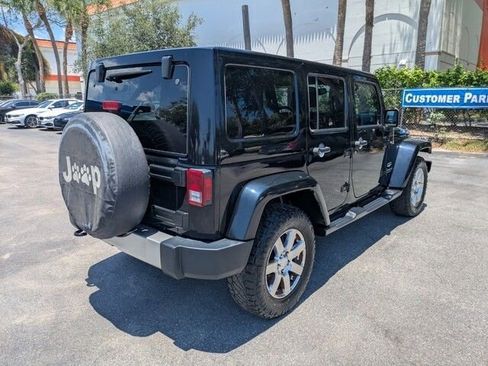 Used 2015 Jeep Wrangler Unlimited Sahara w/ Connectivity Group image 7