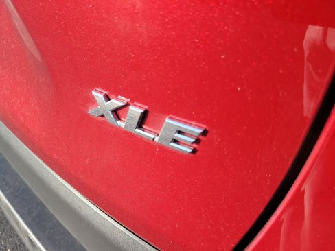 Used 2023 Toyota RAV4 XLE Premium FWD image 10