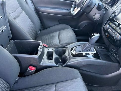 Used 2020 Nissan Rogue SV w/ Premium Package FWD image 18