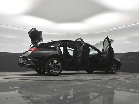 Used 2025 Hyundai Elantra SEL w/ Cargo Package FWD image 43