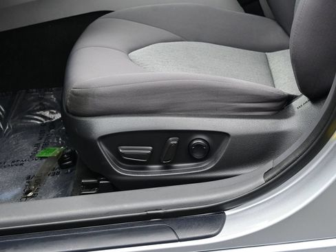 Used 2022 Toyota Camry LE FWD image 11