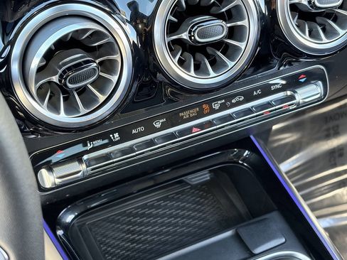 Used 2025 Mercedes-Benz GLA 250 4MATIC image 29