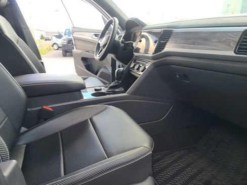 Used 2023 Volkswagen Atlas Cross Sport SE AWD/4WD image 19