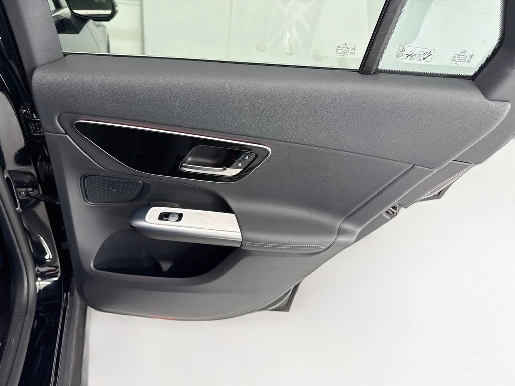 Used 2026 Mercedes-Benz GLC 300 image 25