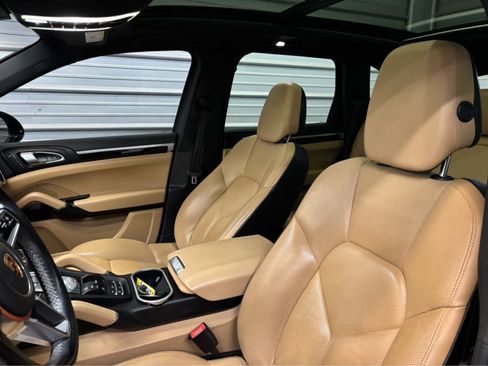 Used 2017 Porsche Cayenne Platinum Edition AWD/4WD image 11