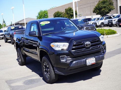 Used 2019 Toyota Tacoma SR RWD image 1