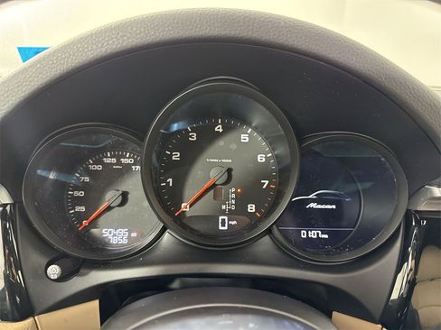 Certified 2021 Porsche Macan image 36