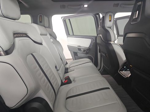 Used 2024 Rivian R1S Adventure AWD/4WD image 23