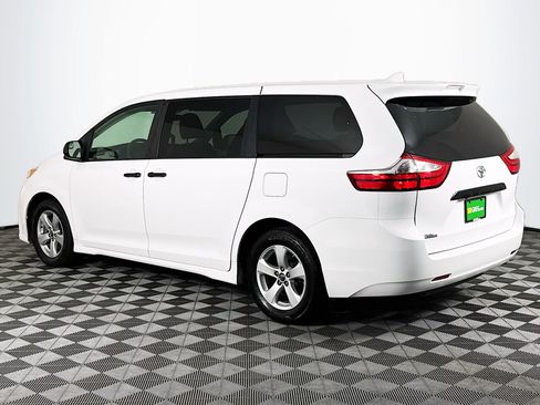 Used 2019 Toyota Sienna L image 6