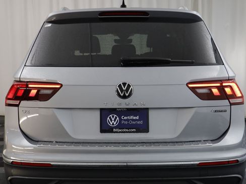 Certified 2022 Volkswagen Tiguan SE image 14