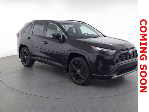 Used 2022 Toyota RAV4 SE w/ Convenience Package image 3