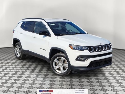 Used 2023 Jeep Compass Latitude image 1