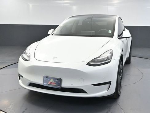 Used 2022 Tesla Model Y Long Range image 10