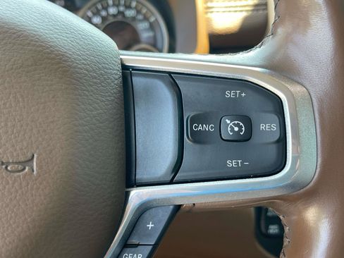 Used 2019 RAM 1500 Laramie AWD/4WD image 18
