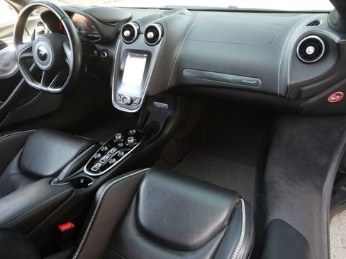 Used 2023 McLaren GT RWD image 10