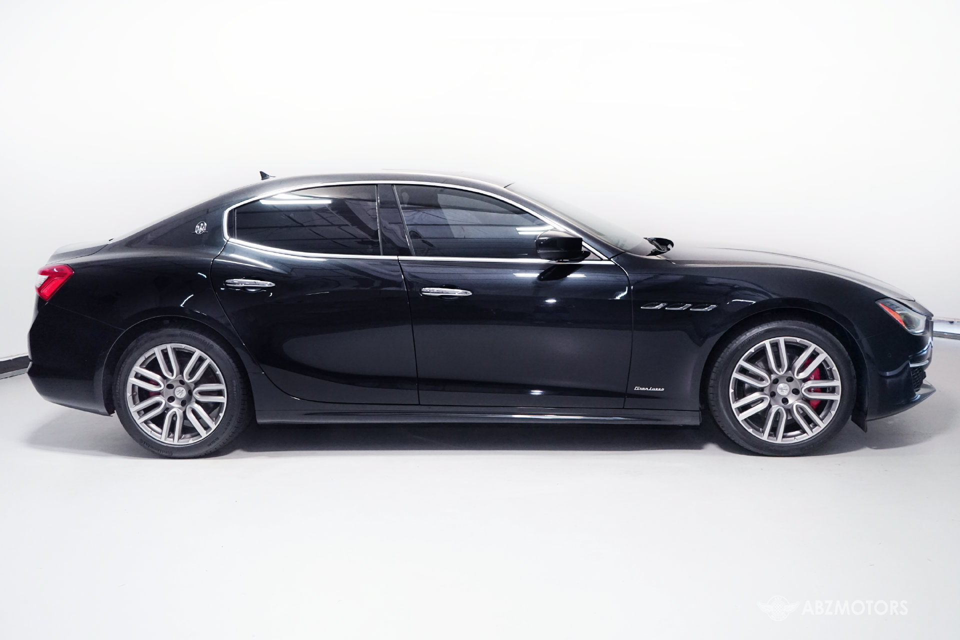 Used 2018 Maserati Ghibli GranLusso RWD image 3