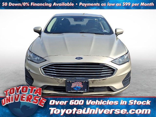 Used 2019 Ford Fusion SE FWD image 2