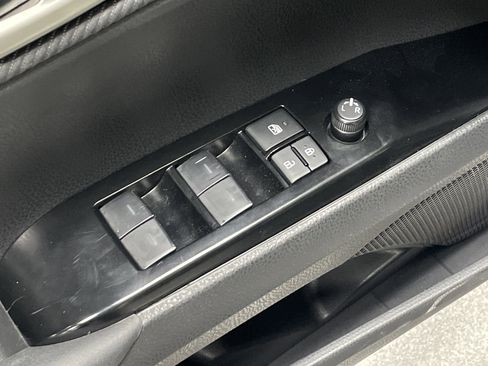 Used 2025 Toyota Camry SE image 15