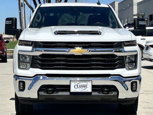 Used 2025 Chevrolet Silverado 2500 LT w/ Convenience Package image 9