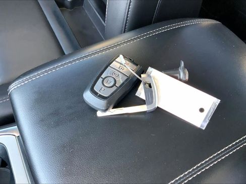 Used 2022 Ford Explorer XLT w/ Equipment Group 202A image 14