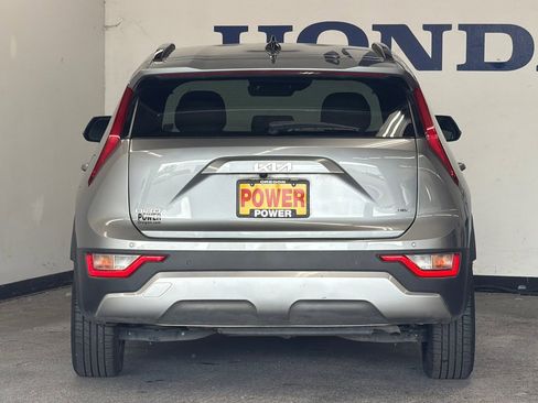 Used 2023 Kia Niro EX FWD image 4