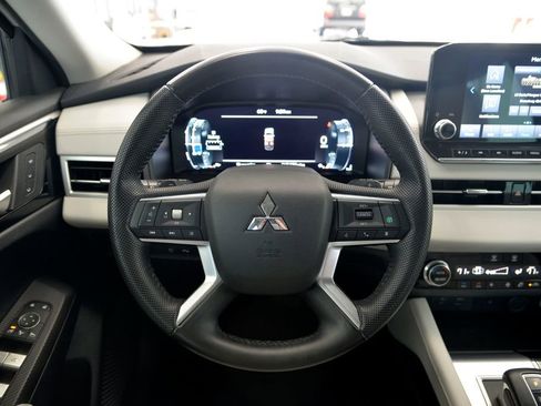Used 2023 Mitsubishi Outlander SEL AWD/4WD image 18