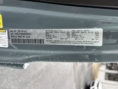 Used 2025 Jeep Wrangler Sahara image 40