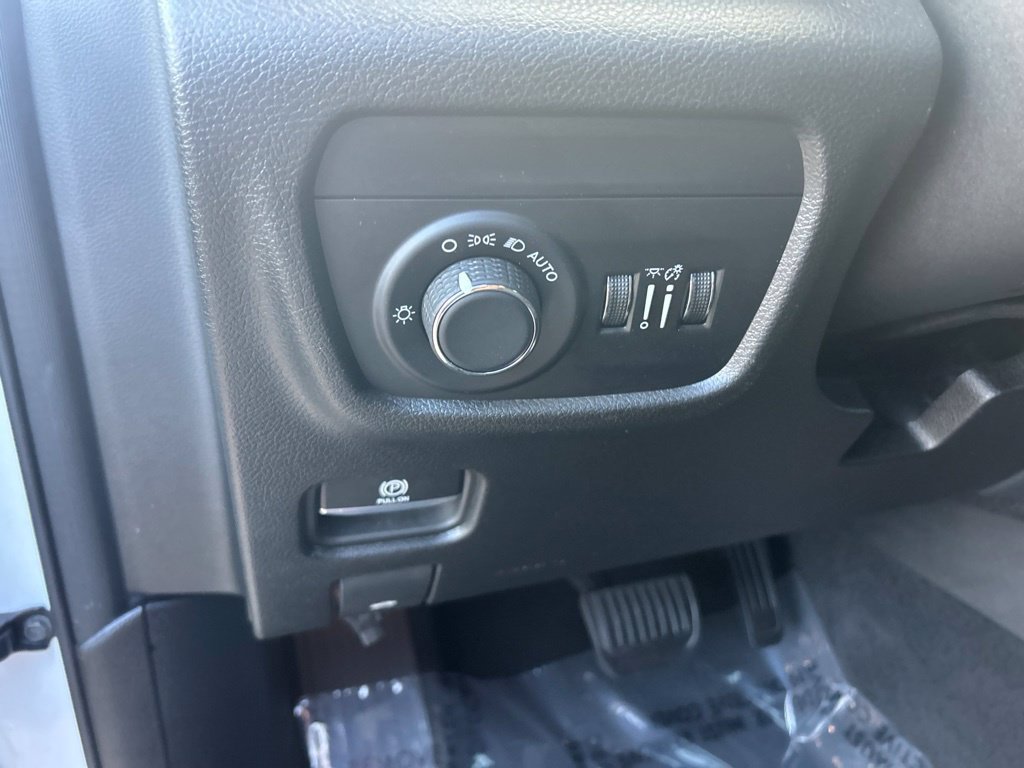 Used 2024 Jeep Grand Cherokee Laredo X w/ Luxury Tech Group I AWD/4WD image 36