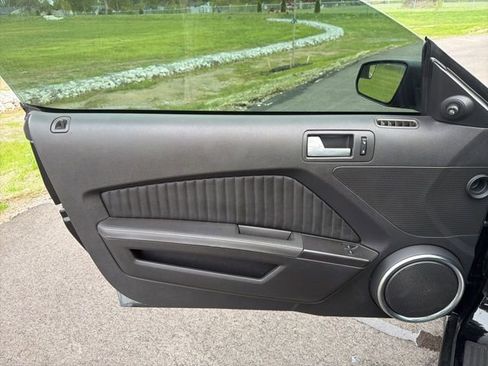 Used 2011 Ford Mustang Shelby GT500 w/ SVT Performance Pkg image 17