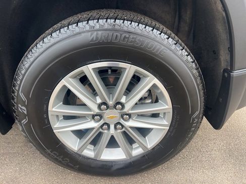 Used 2023 Chevrolet Traverse LT image 11