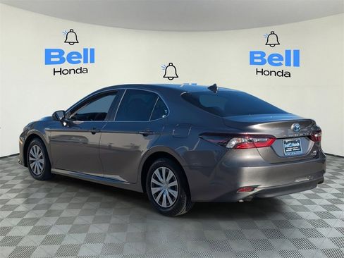 Used 2021 Toyota Camry LE image 3