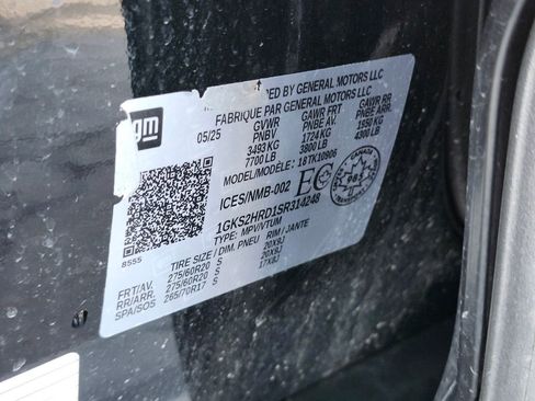 Used 2025 GMC Yukon XL AT4 image 34