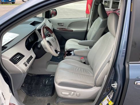 Used 2014 Toyota Sienna Limited w/ Limited Premium Package AWD/4WD image 13
