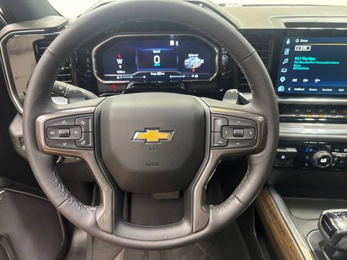 Used 2023 Chevrolet Silverado 1500 High Country w/ High Country Premium Package AWD/4WD image 18