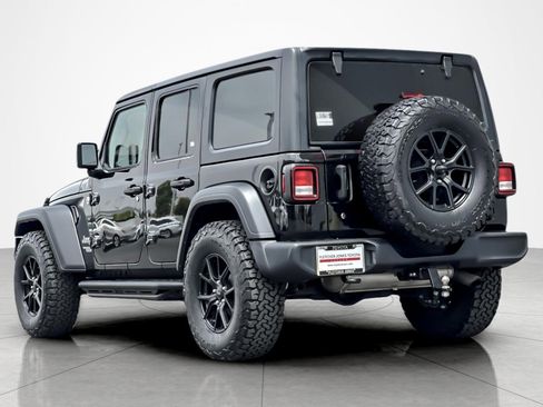 Used 2019 Jeep Wrangler Unlimited Sport S AWD/4WD image 3