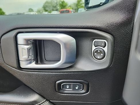 Used 2019 Jeep Wrangler Unlimited Sahara AWD/4WD image 30