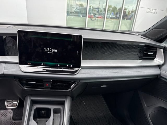 Used 2025 Volkswagen Tiguan SE R-Line AWD/4WD image 9